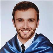 Me defino como una persona amable, empática y responsable. Al ser estudiante de biología podría dar clases a distintos niveles.
